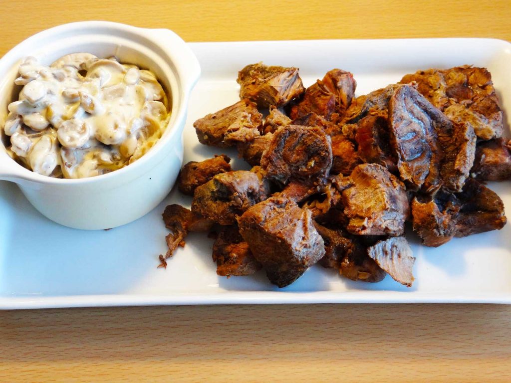 Rasol de vita la Crock pot cu sos de ciuperci