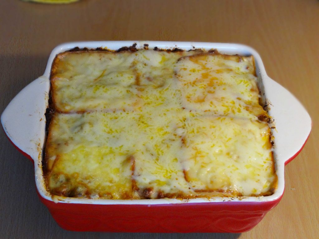 Penne all forno cu ragu si parmezan