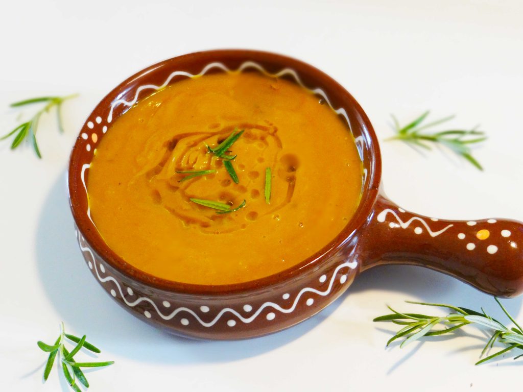 Supa crema de cartofi dulci cu rozmarin