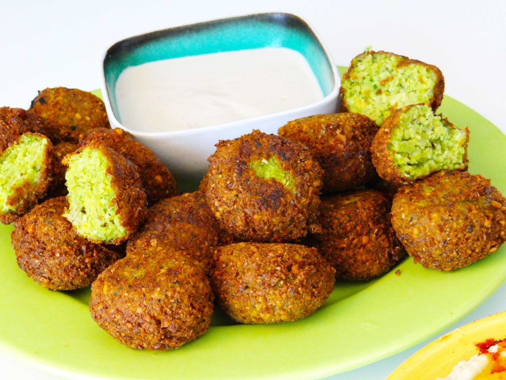 Falafel cu sos tahini si humus