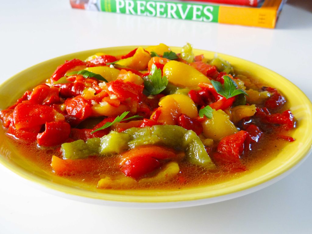 Salată de ardei copți cu chimen și usturoi/Charred pepper salad